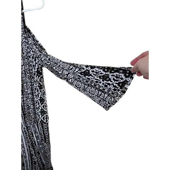 Apt 9 Open Shoulder Romper Size Large - Picture 3 of 6